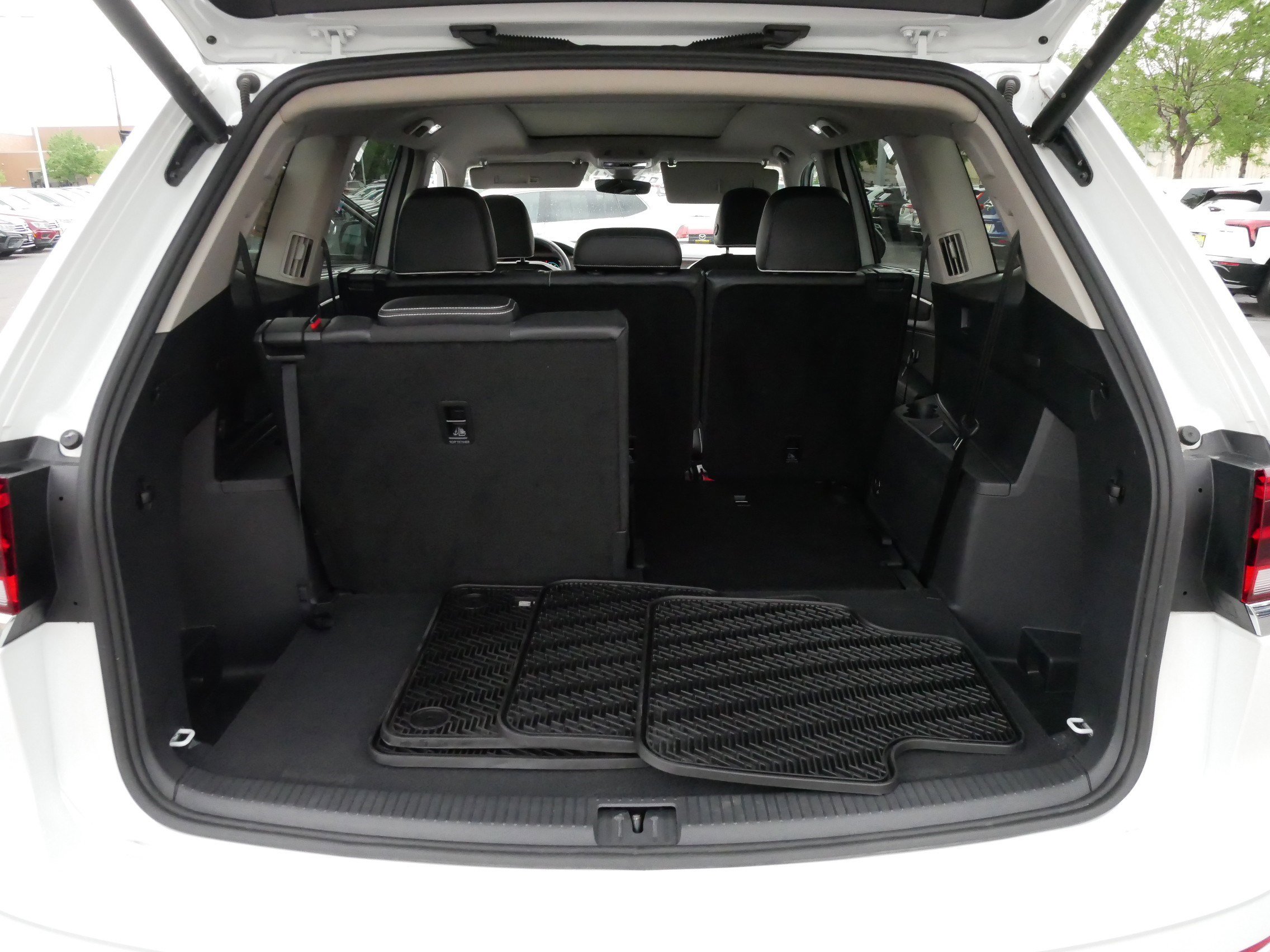 2024 Volkswagen Atlas SEL Premium R-Line photo 16