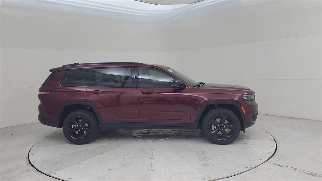 2025 Jeep Grand Cherokee Laredo Altitude X photo 17