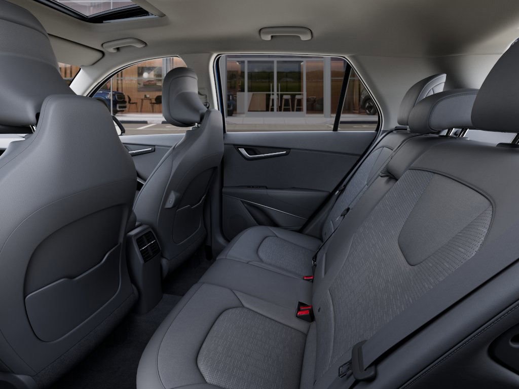 2025 Kia Niro SX Touring photo 17
