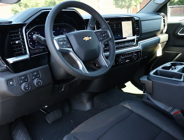 2025 Chevrolet Silverado 1500 LT photo 2