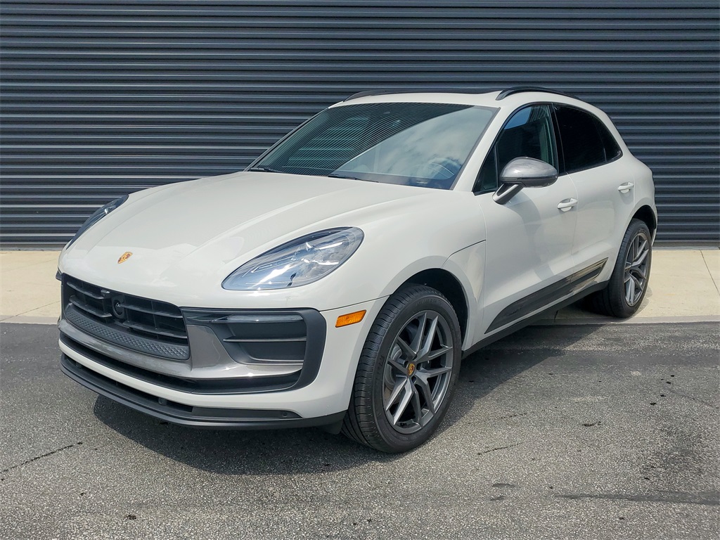 2025 Porsche Macan T's photo
