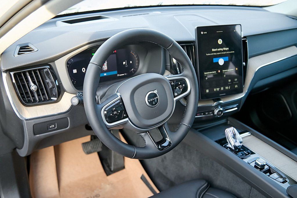 2026 VOLVO XC60 - Image 14