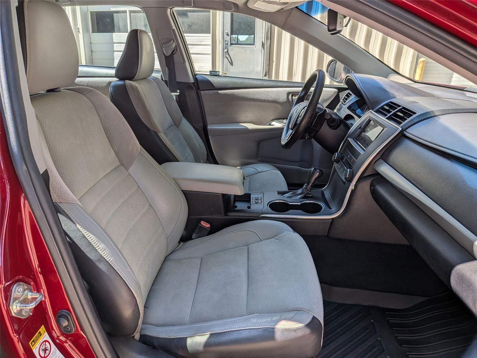 2015 Toyota Camry XSE photo 34
