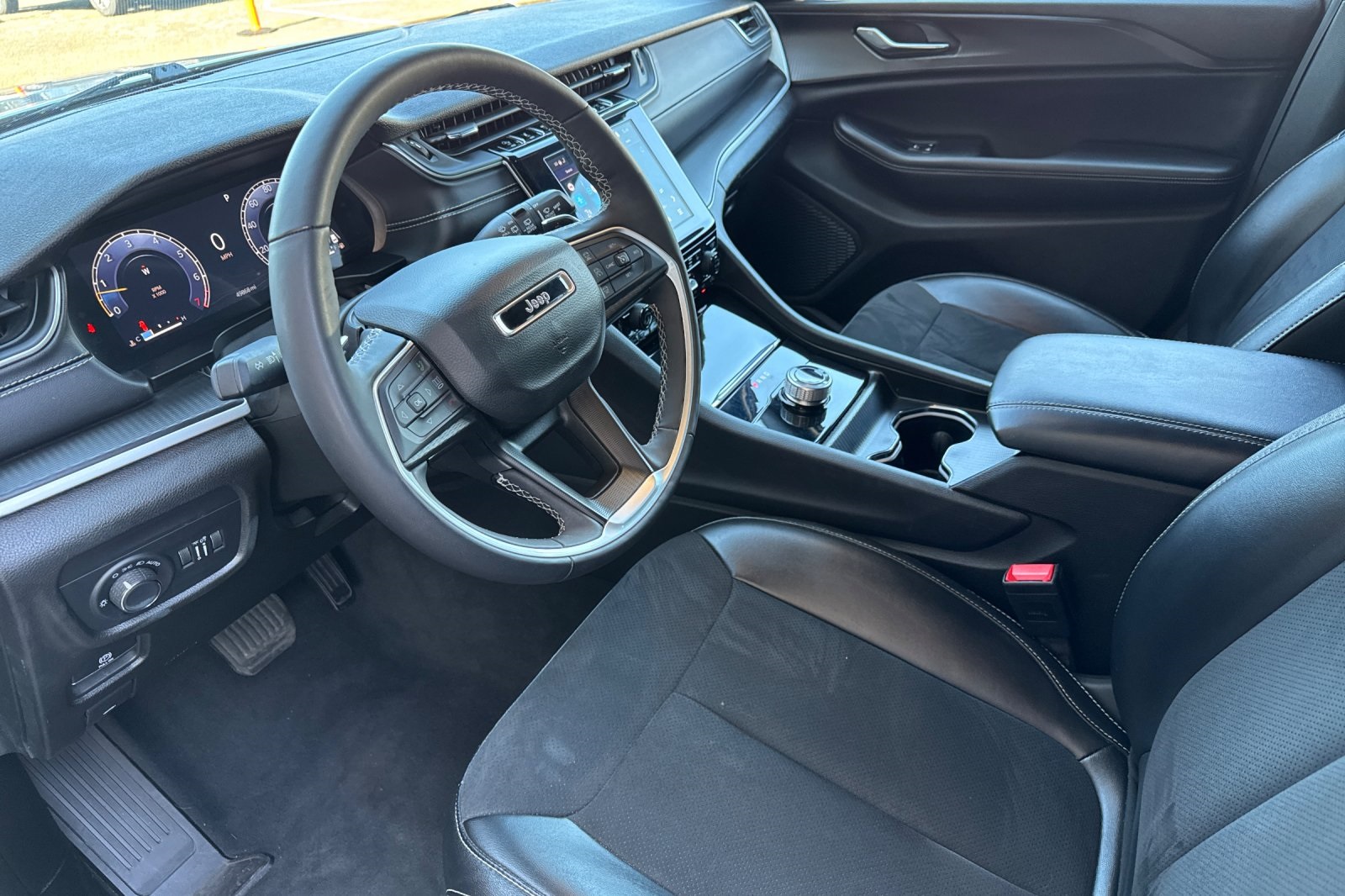 2024 Jeep Grand Cherokee Altitude photo 9