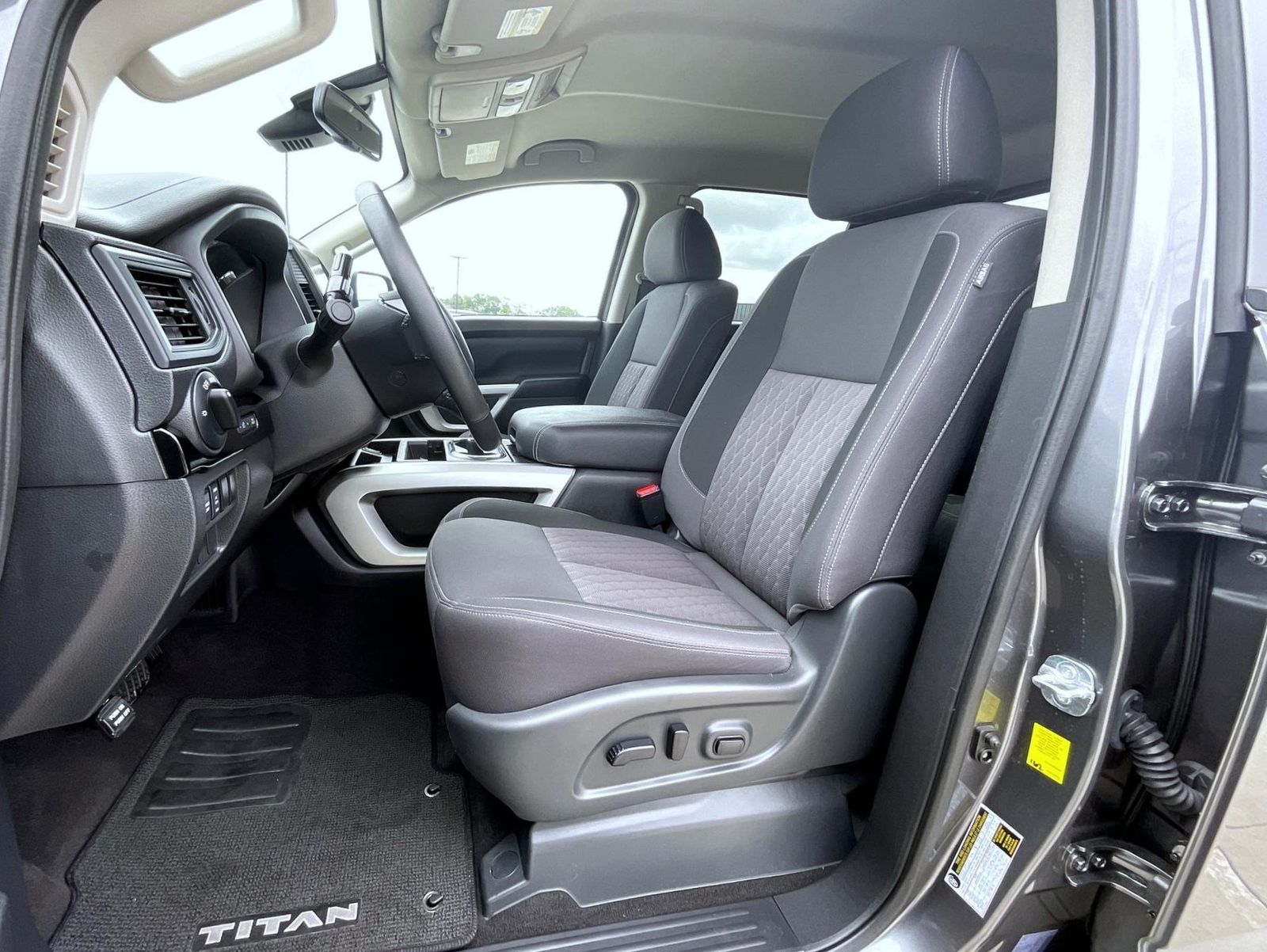 2024 Nissan Titan SV photo 10