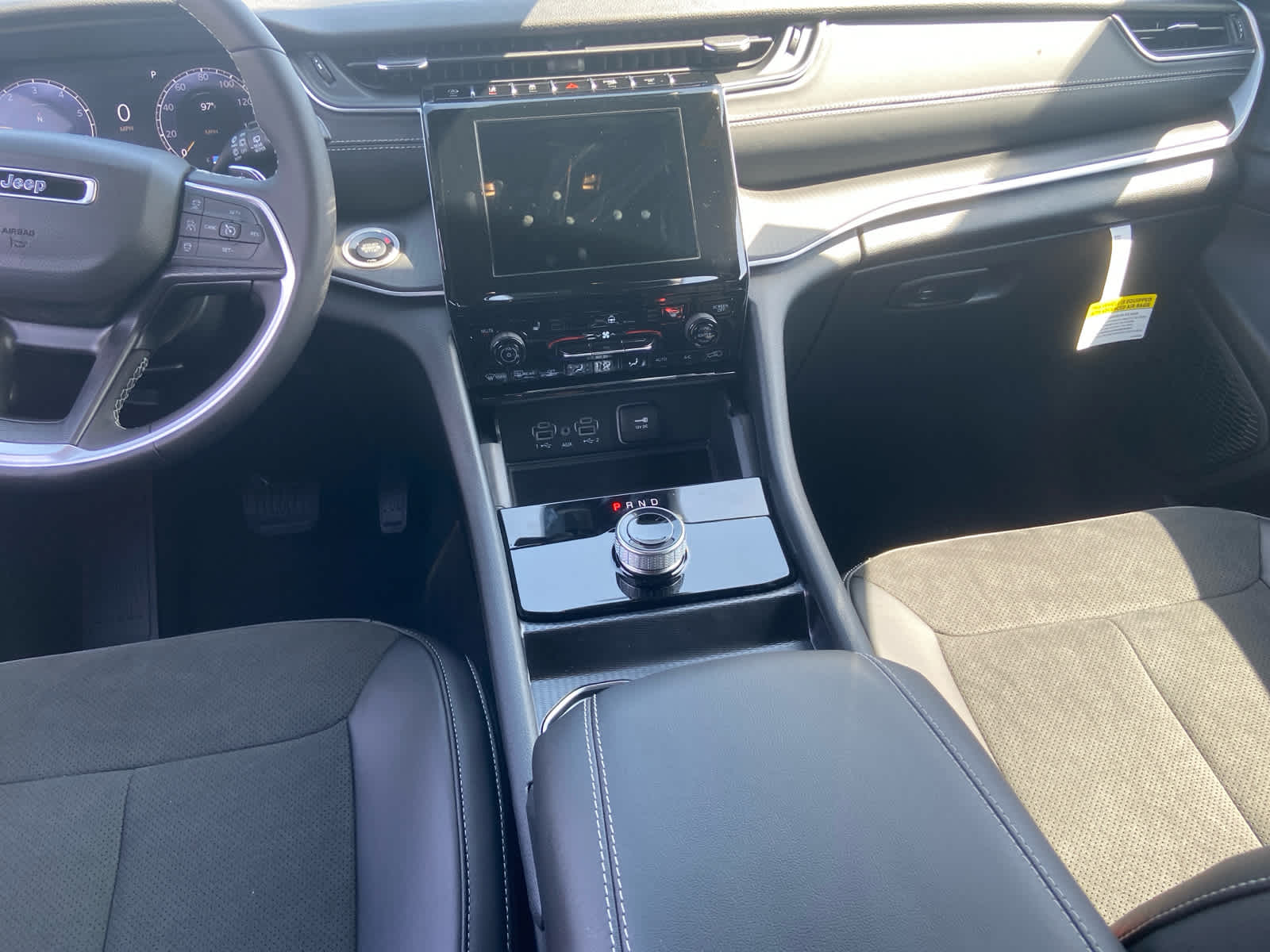 2025 Jeep Grand Cherokee Altitude photo 17