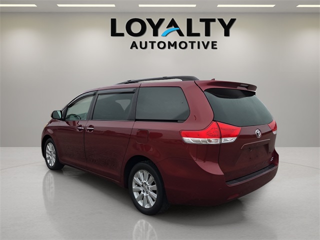 2012 Toyota Sienna XLE photo 3