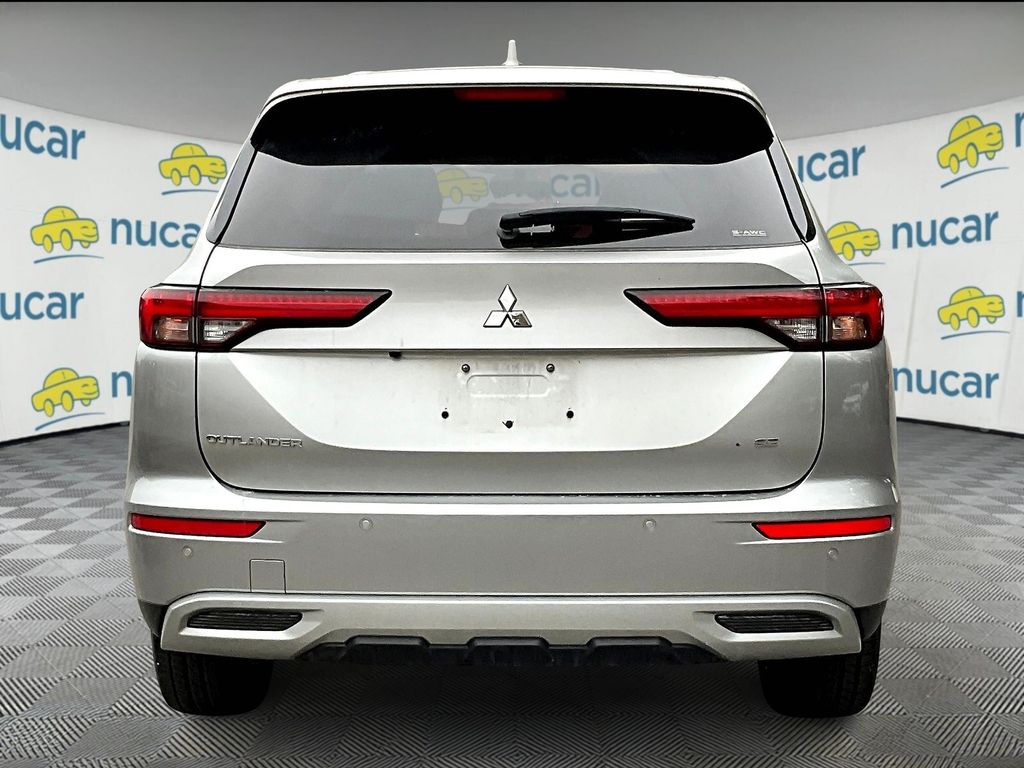 2023 Mitsubishi Outlander SE photo 3