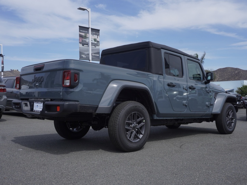 2025 Jeep Gladiator Sport photo 4