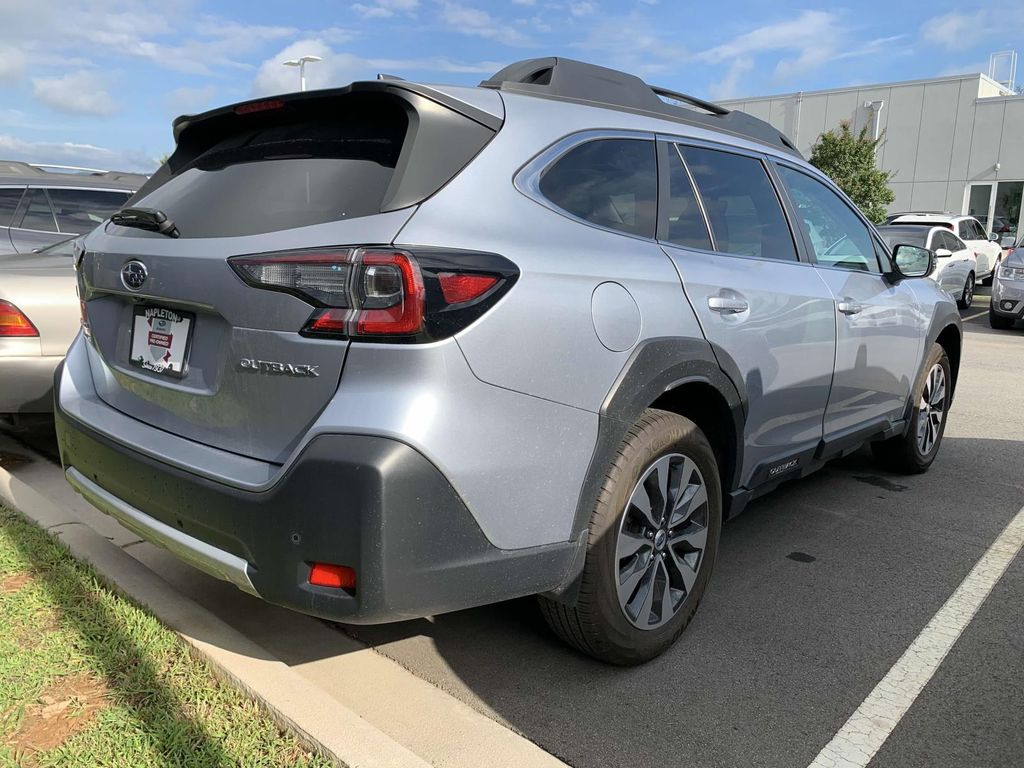 2023 Subaru Outback Limited photo 4