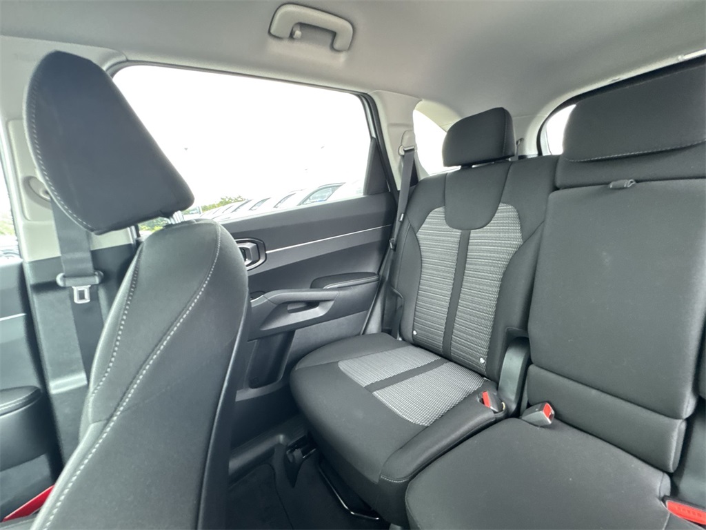 2025 Kia Sorento LX photo 10