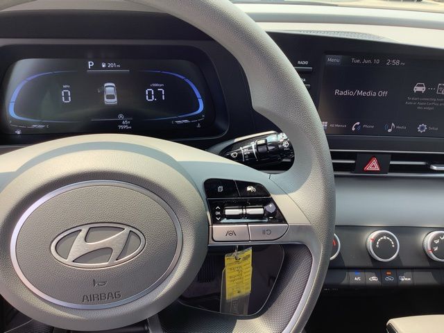 2024 Hyundai Elantra SE photo 20