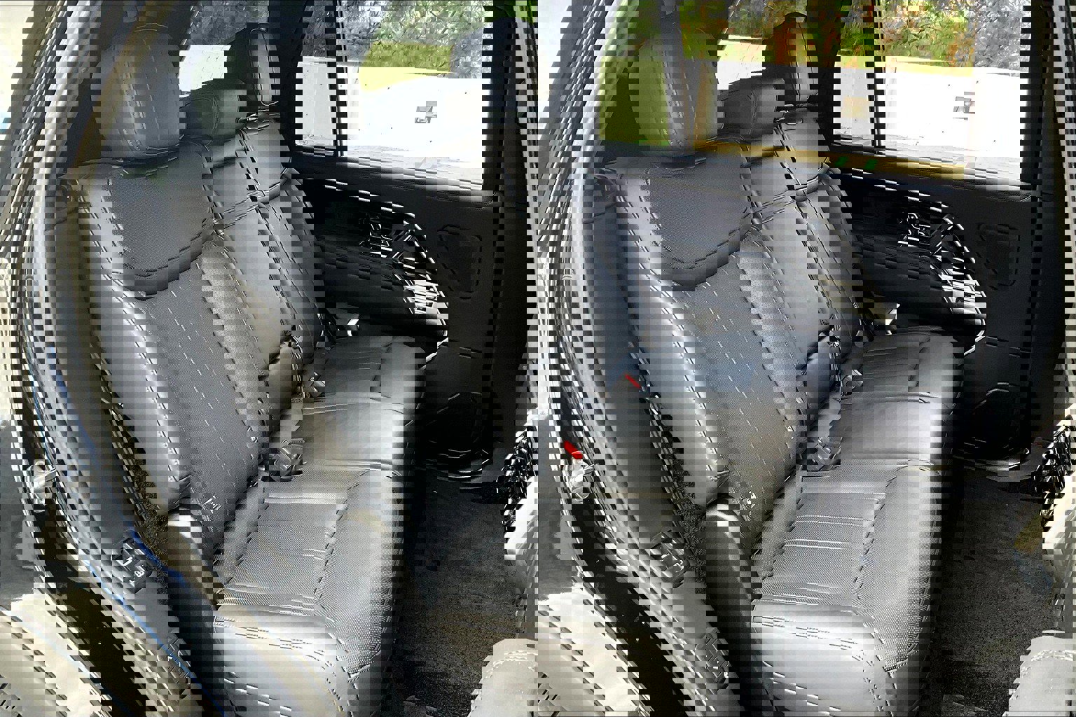 2023 Land Rover Range Rover SE photo 21