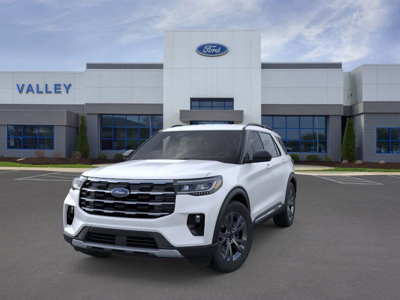 2025 Ford Explorer photo 2