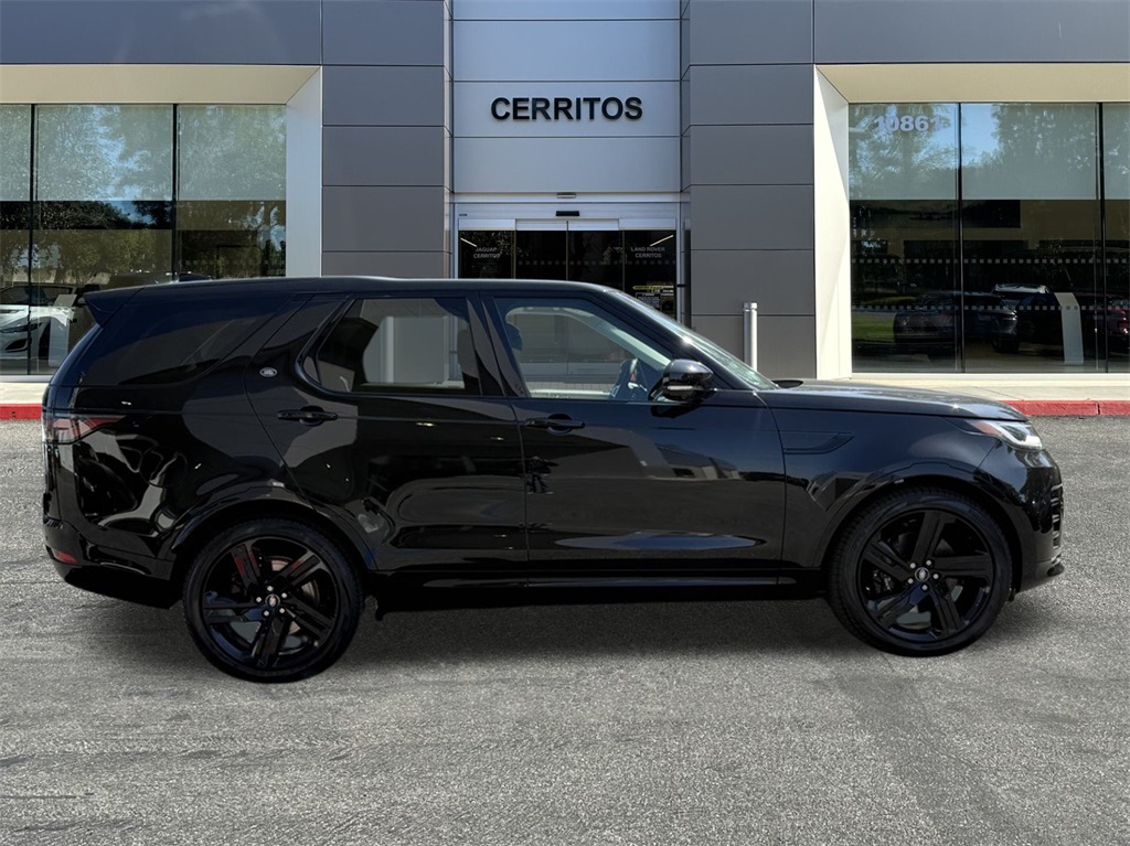 2025 Land Rover Discovery Metropolitan Edition photo 3