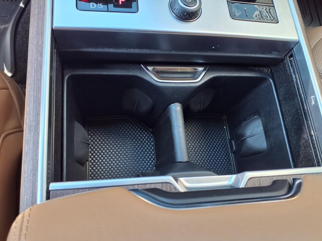 2023 Land Rover Range Rover SE photo 14