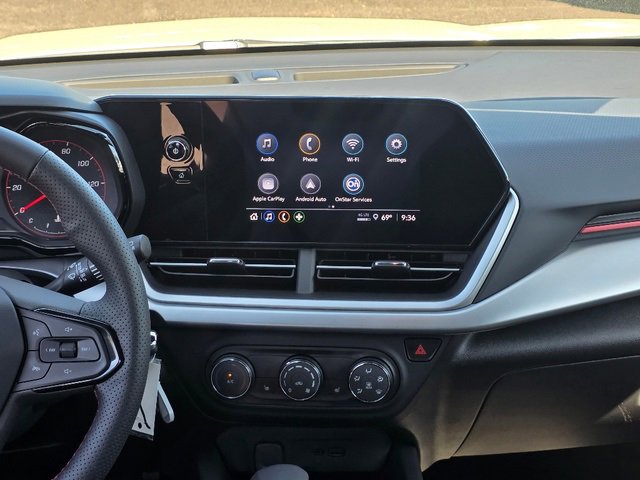 2025 Chevrolet Trax photo 3