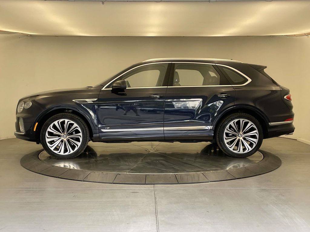 2022 Bentley Bentayga V8 photo 2