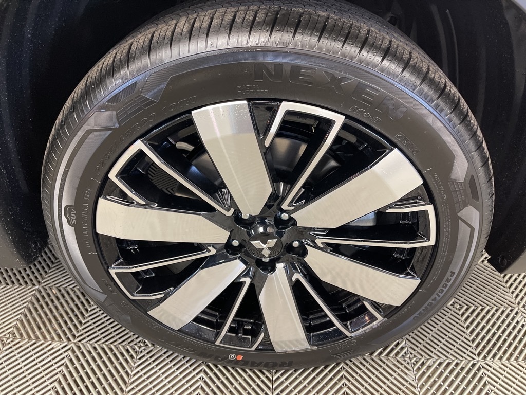 2025 Mitsubishi Outlander SE photo 29
