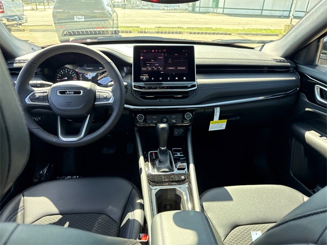 2025 Jeep Compass Latitude photo 2