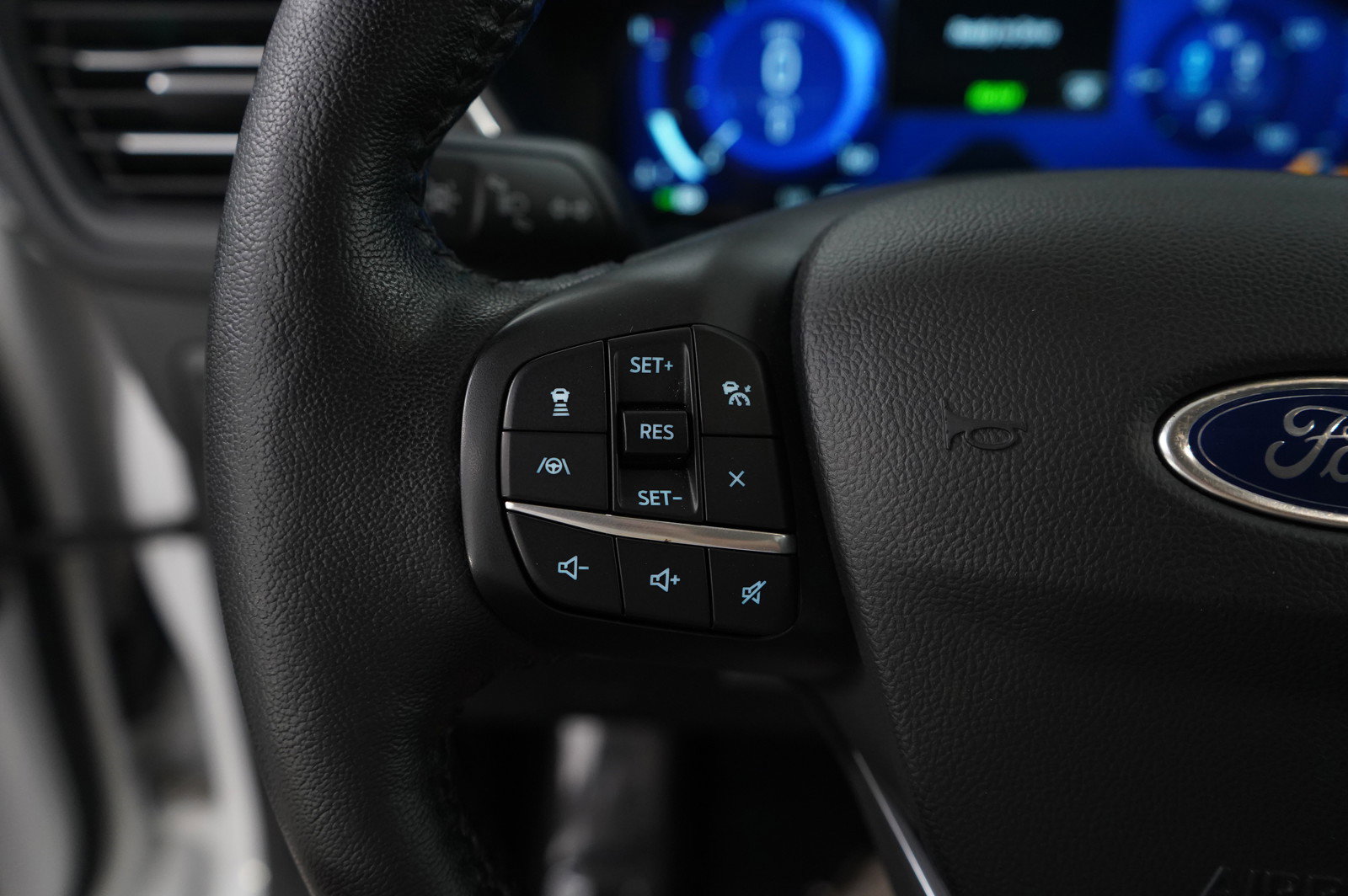 2020 Ford Escape Titanium Hybrid photo 17