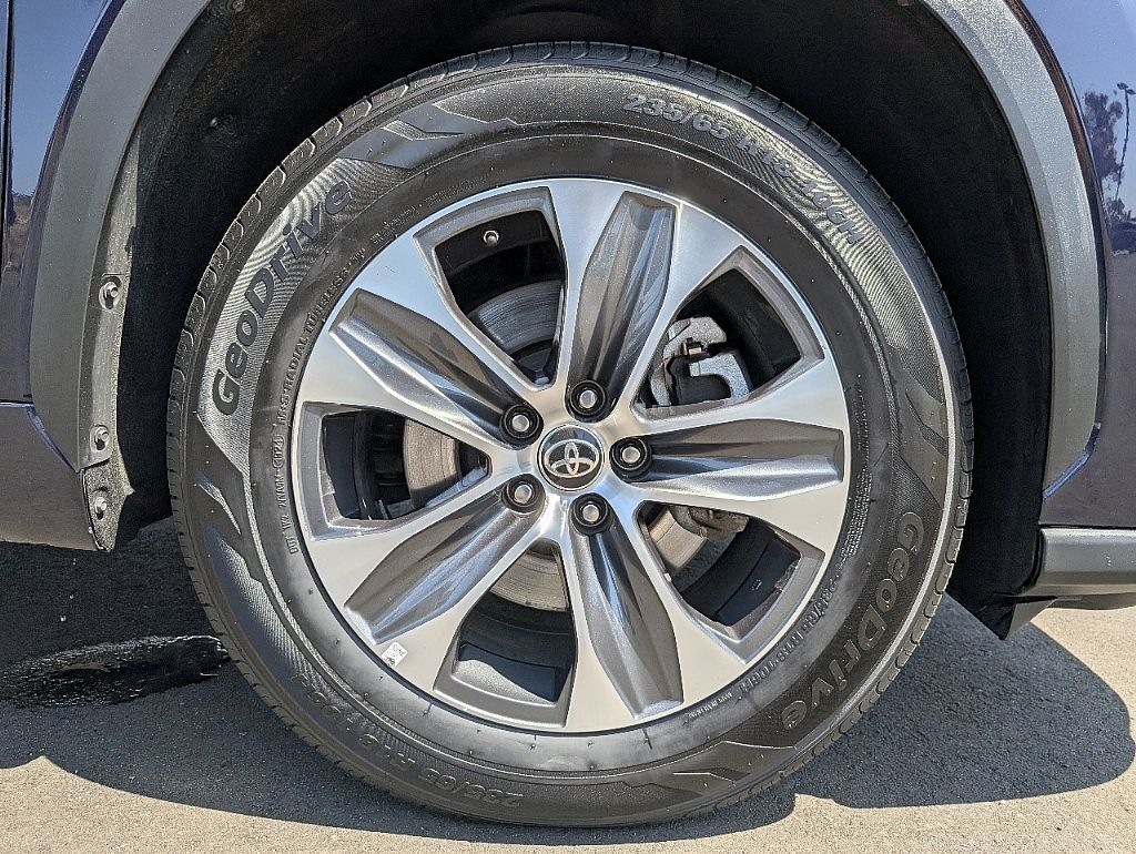 2022 Toyota Highlander XLE photo 12