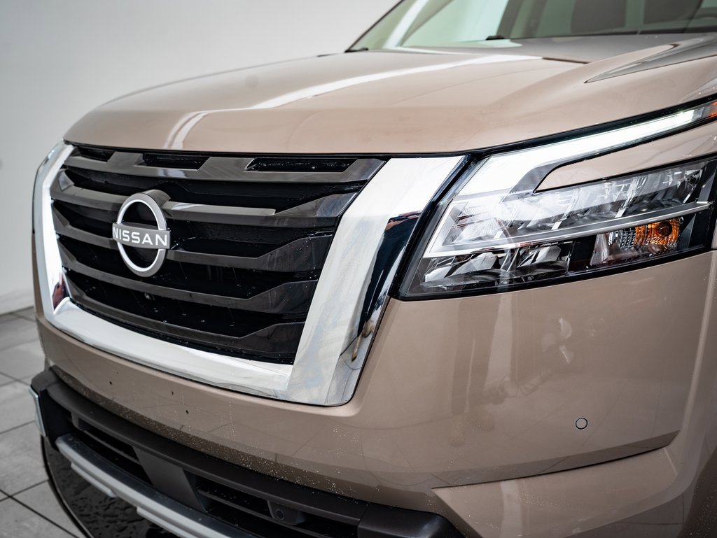 2024 Nissan Pathfinder Platinum photo 3