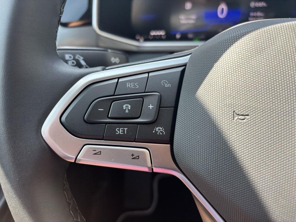 2025 Volkswagen Taos SE photo 16