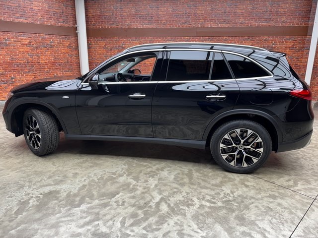 2025 Mercedes Benz GLC 350e 4MATIC photo 2