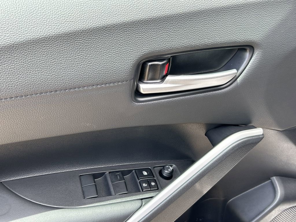 2025 Toyota Corolla Cross Hybrid S photo 18