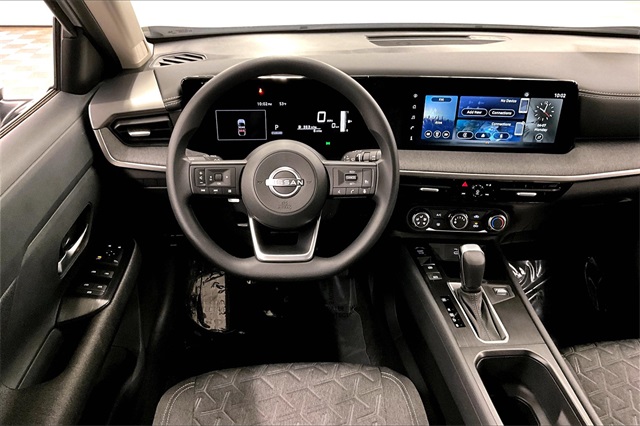 2025 Nissan Kicks SV photo 18