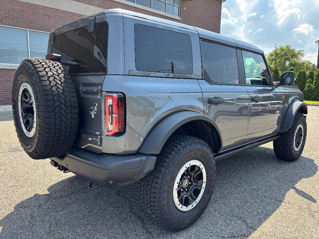 2025 Ford Bronco Badlands photo 2