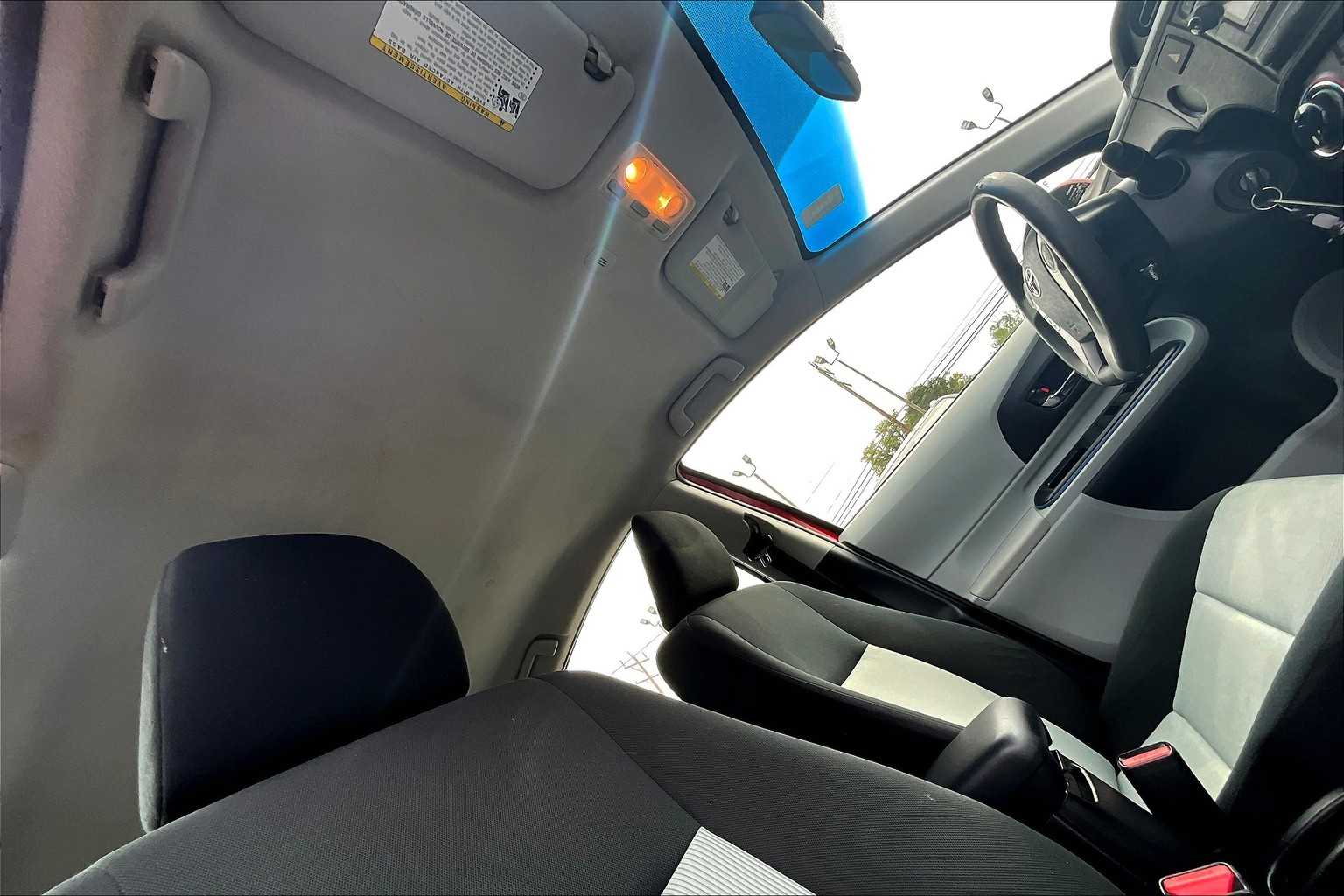2013 Toyota Prius C Two photo 13