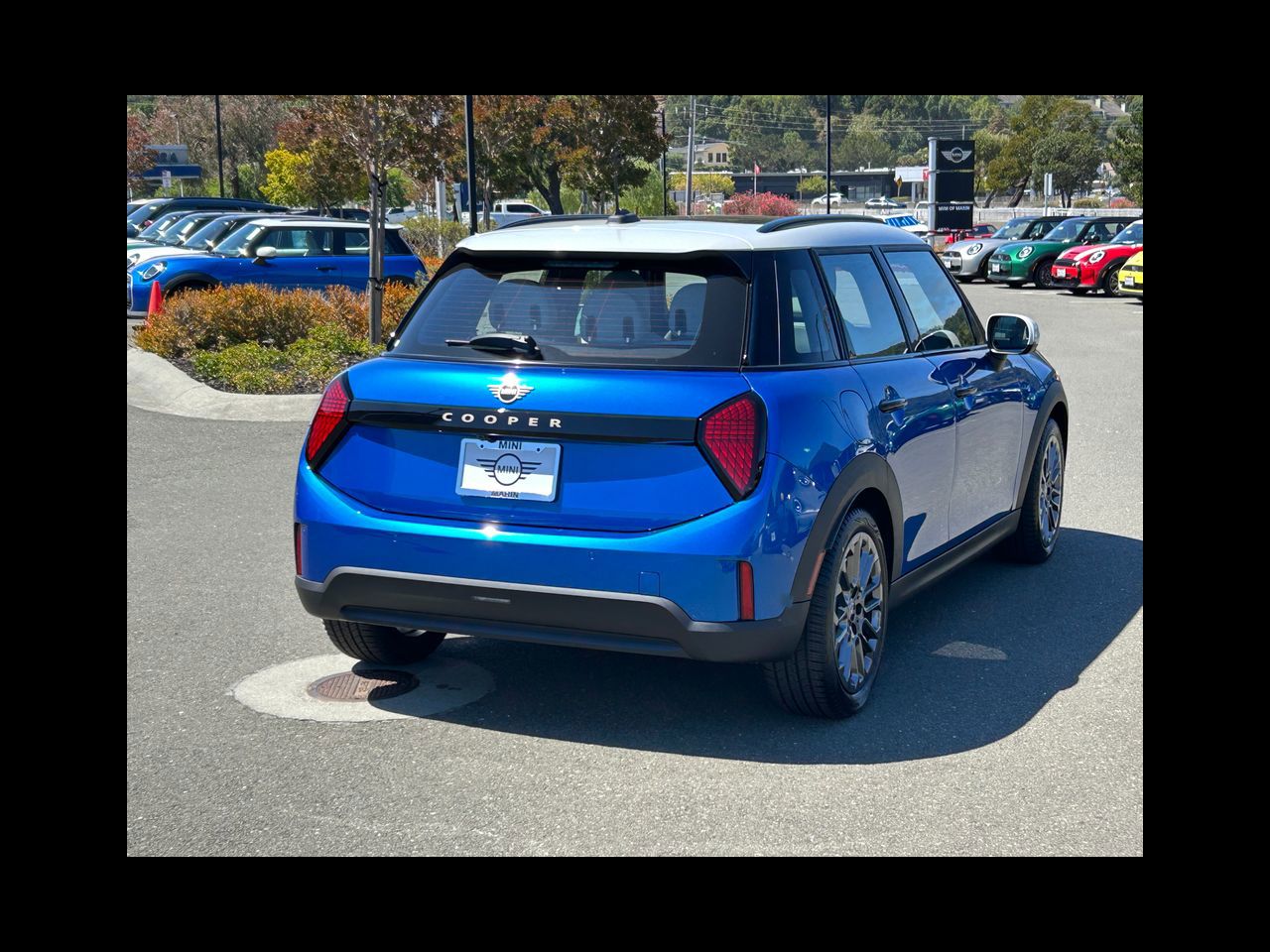 2025 Mini Cooper 4 Door Hardtop Iconic photo 2