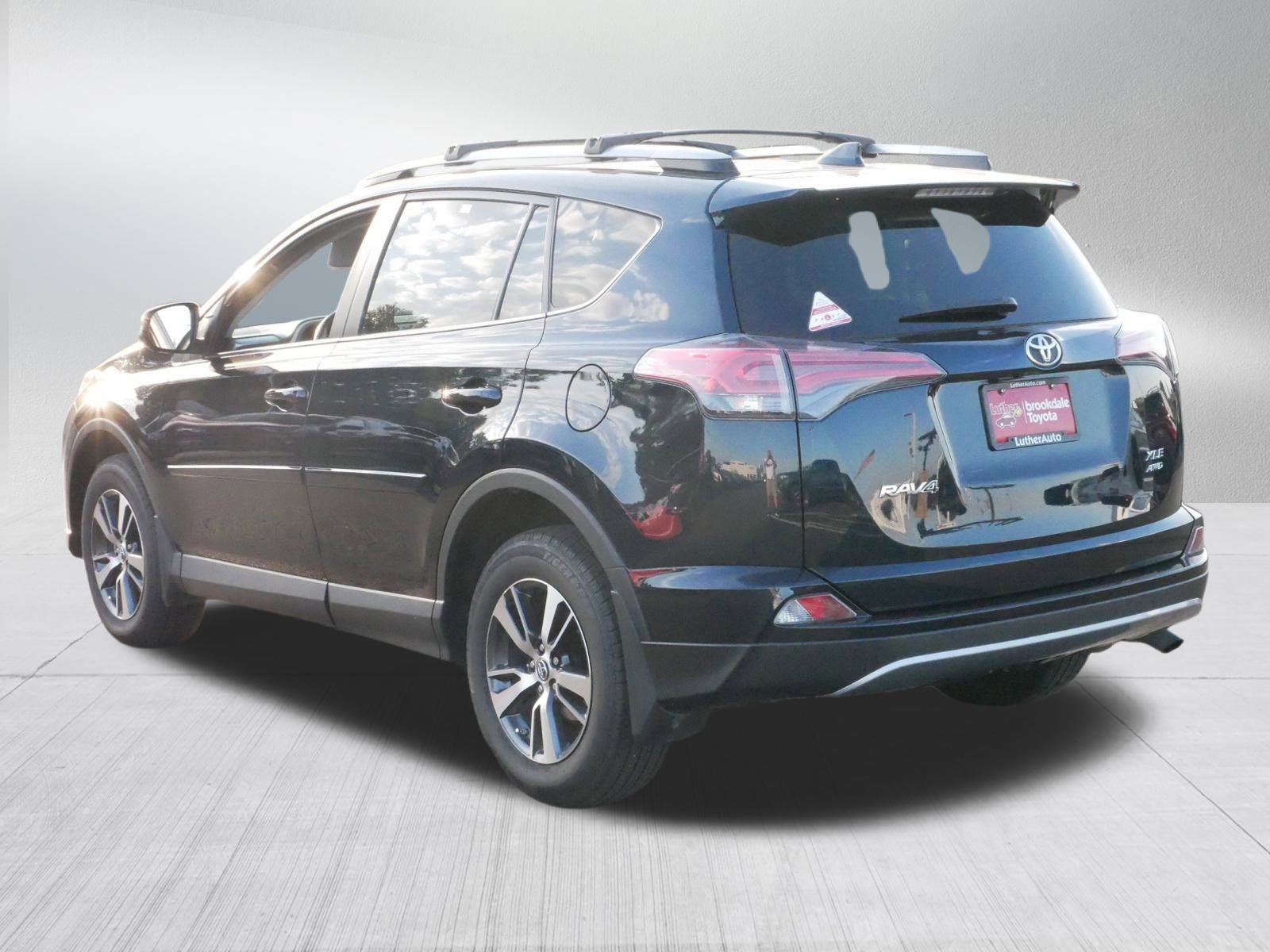 2017 Toyota RAV4 XLE photo 5