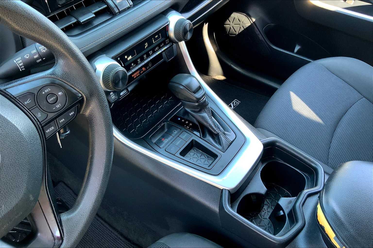 2019 Toyota RAV4 LE photo 15