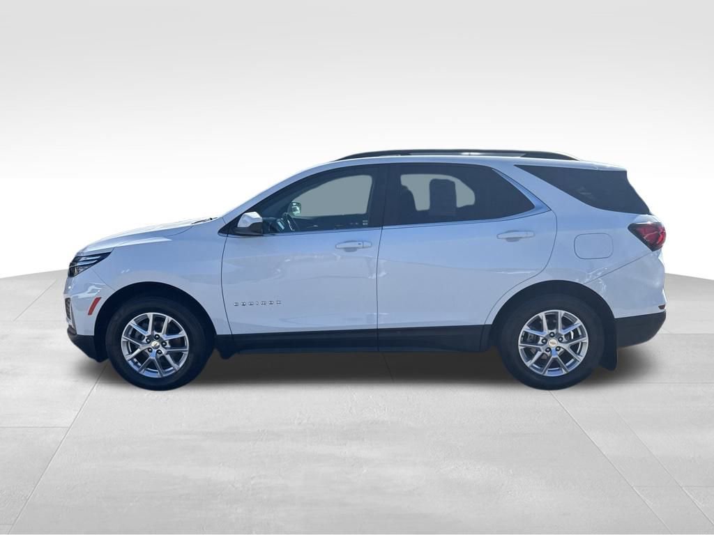 2022 Chevrolet Equinox LT photo 2