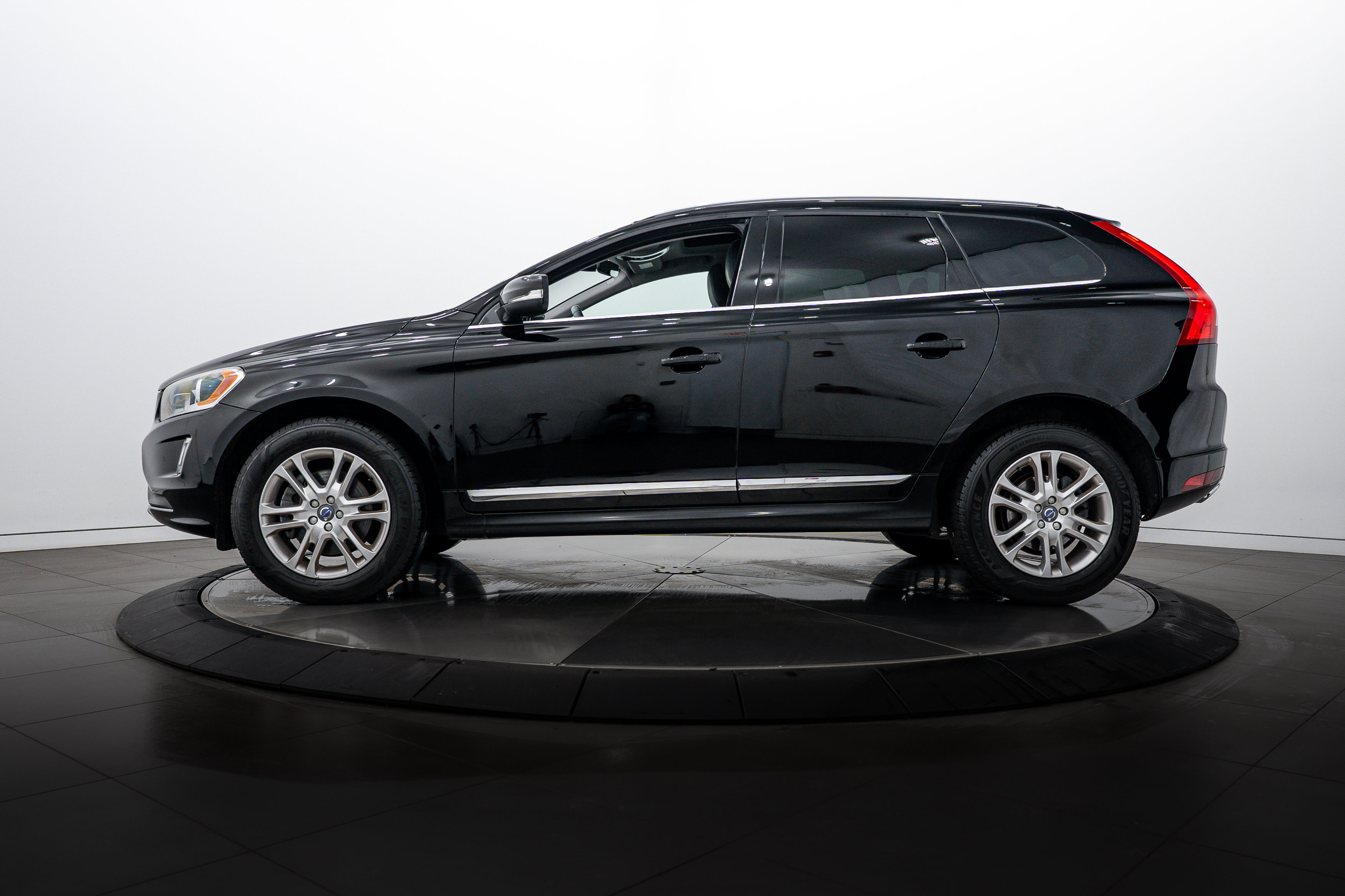 2016 Volvo XC60 T5 Drive-E Premier photo 4