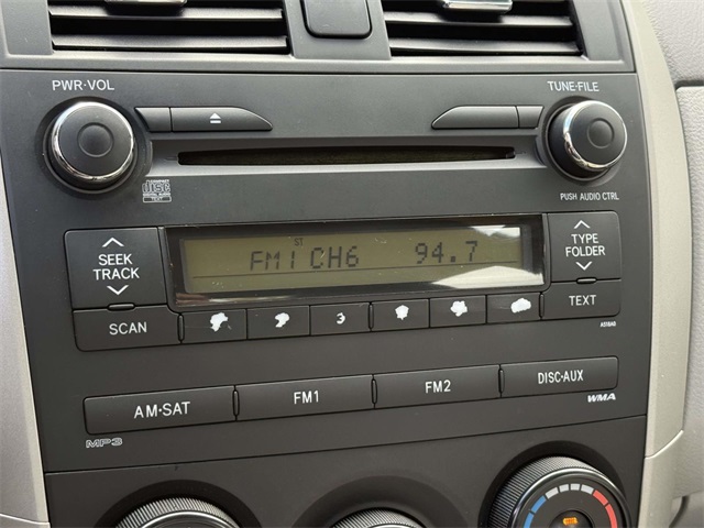 2010 Toyota Corolla LE photo 3