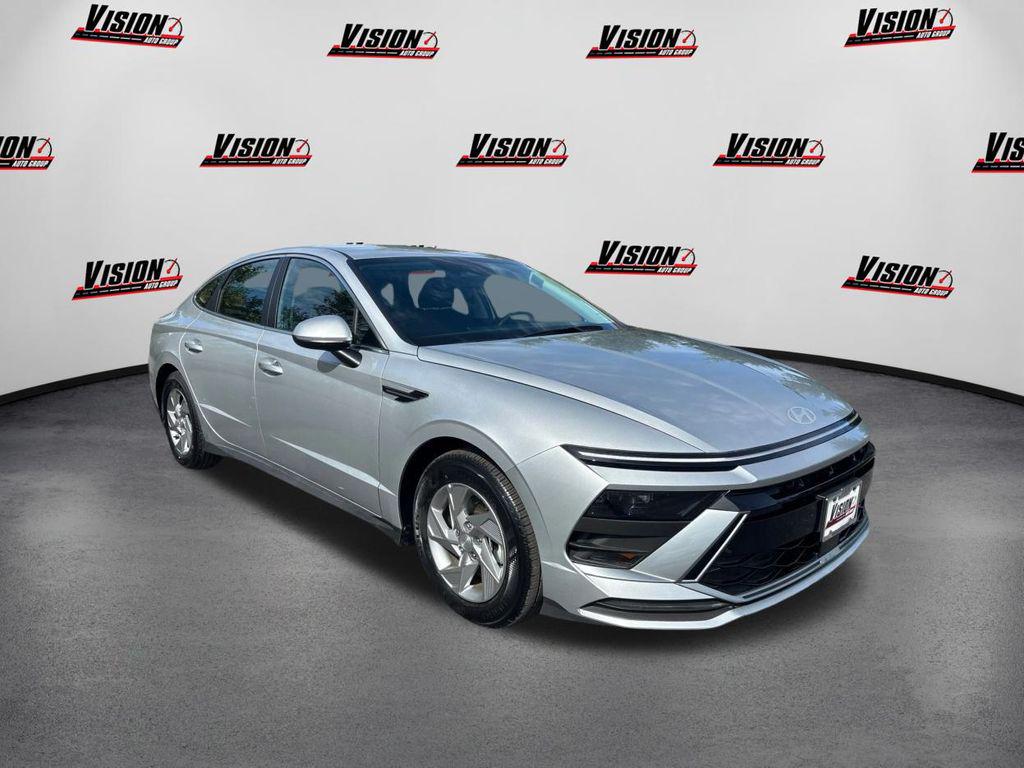 2025 Hyundai Sonata SE photo 3