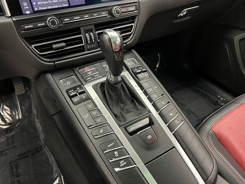 2021 Porsche Macan Base photo 13