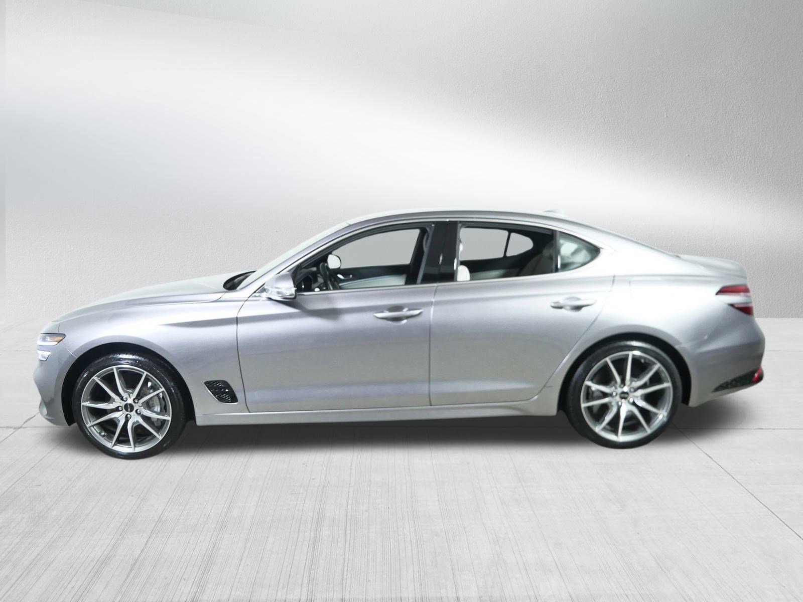 2024 Genesis G70 2.5T photo 4