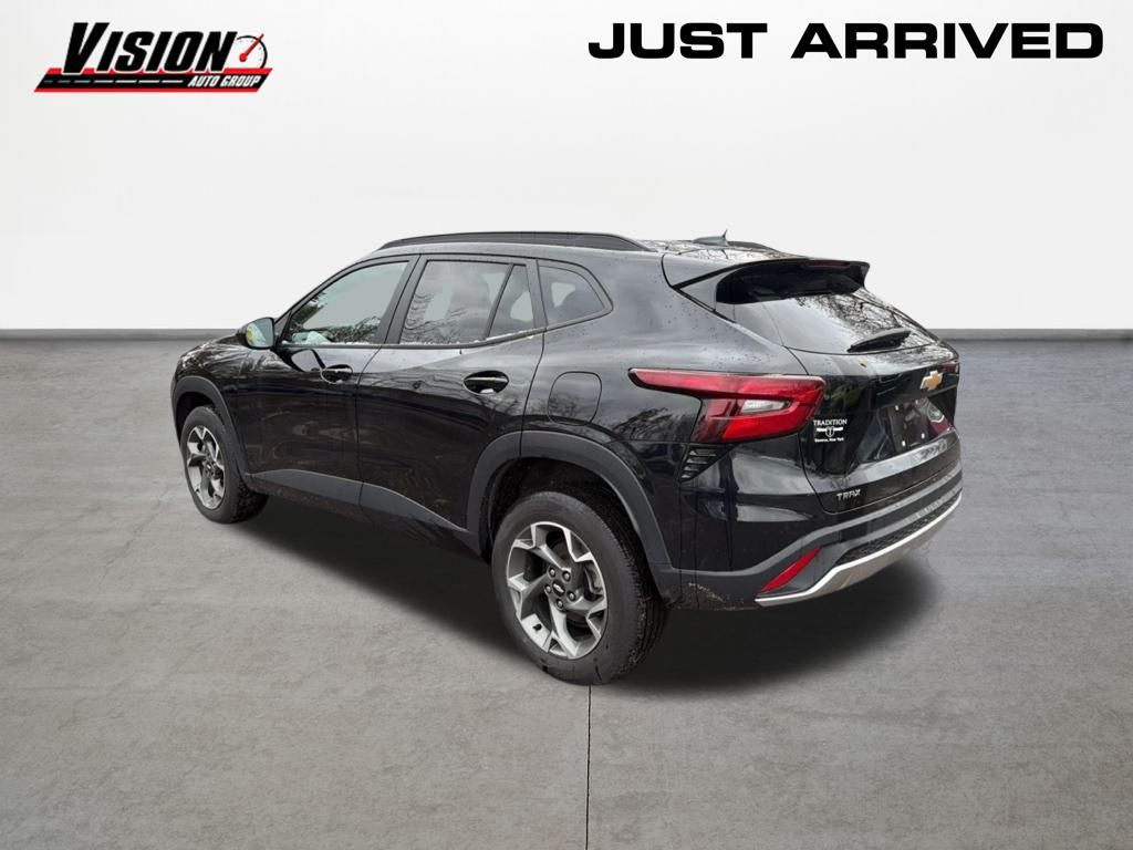 2024 Chevrolet Trax LT photo 3