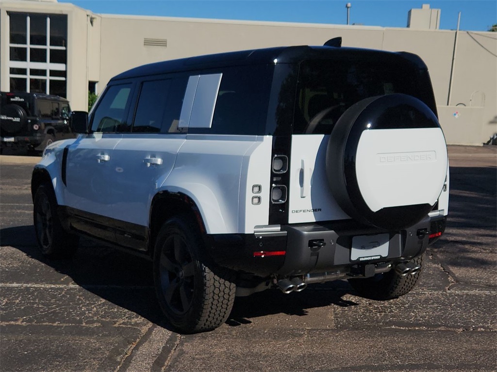 2025 Land Rover Defender 110 V8 photo 10