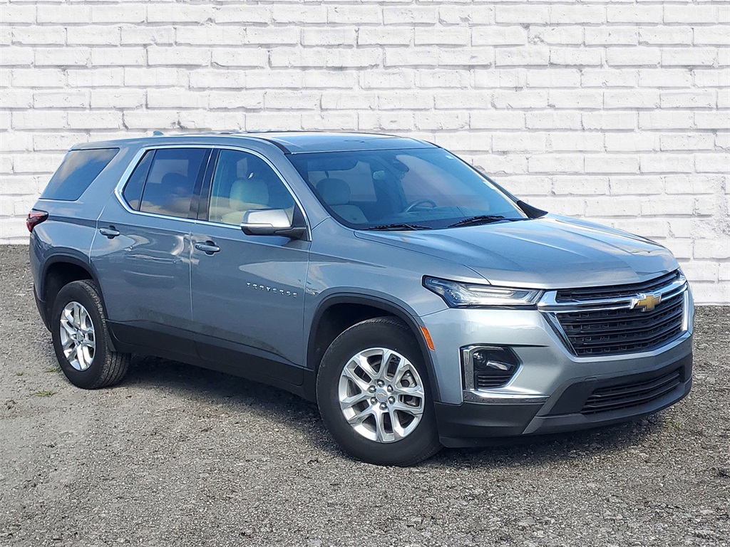 2023 Chevrolet Traverse LS's photo