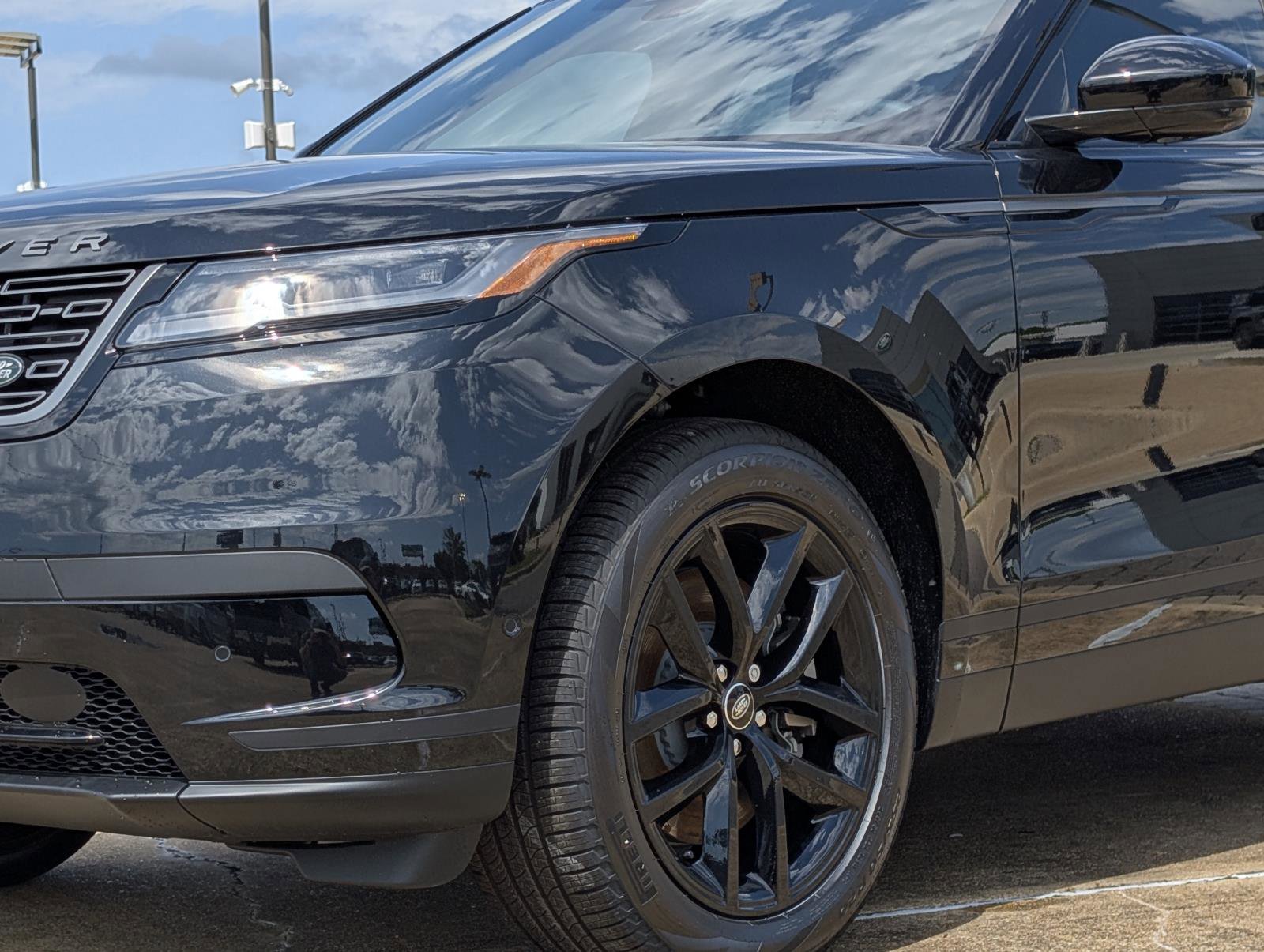 2026 Land Rover Range Rover Velar S photo 9