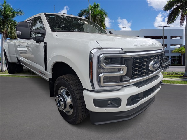 2026 Ford F-350 Super Duty Platinum's photo