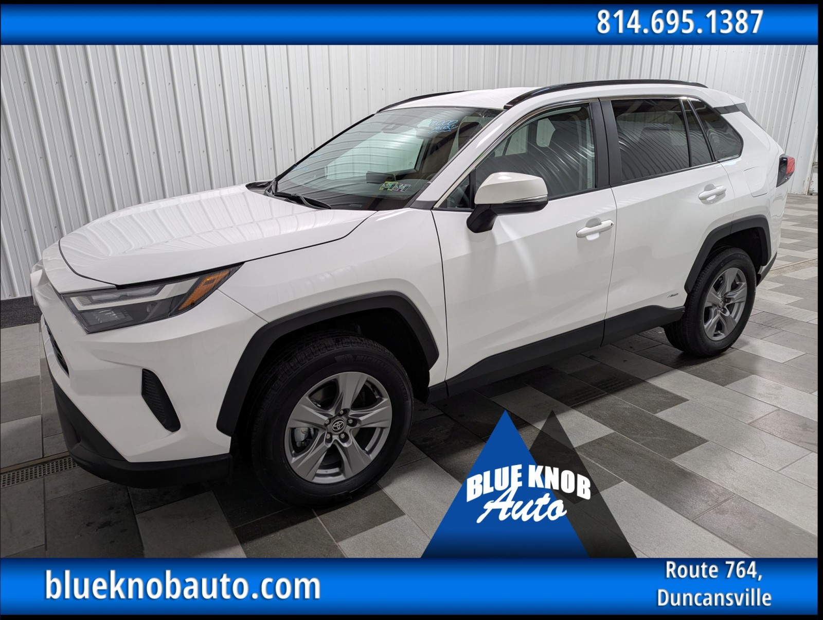 2025 Toyota RAV4 XLE's photo