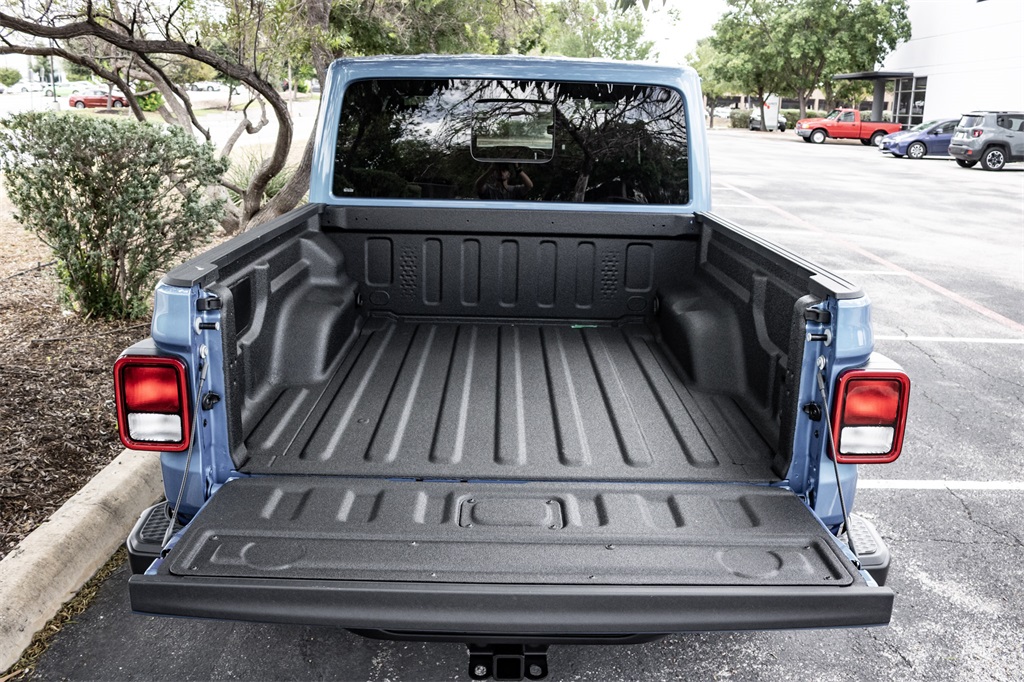 2025 Jeep Gladiator Sport S photo 23
