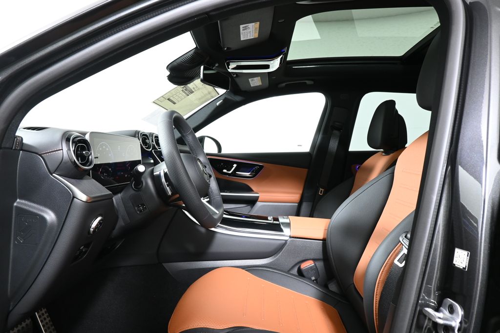 2025 Mercedes Benz GLC 300 4MATIC photo 2